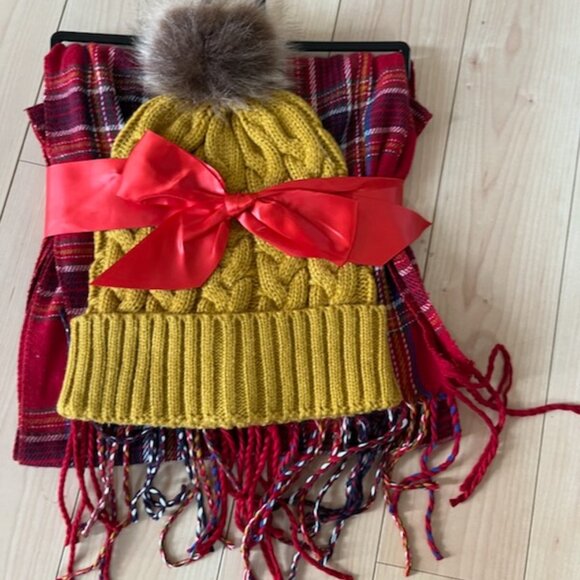 Scarf and Hat Set - Picture 1 of 3